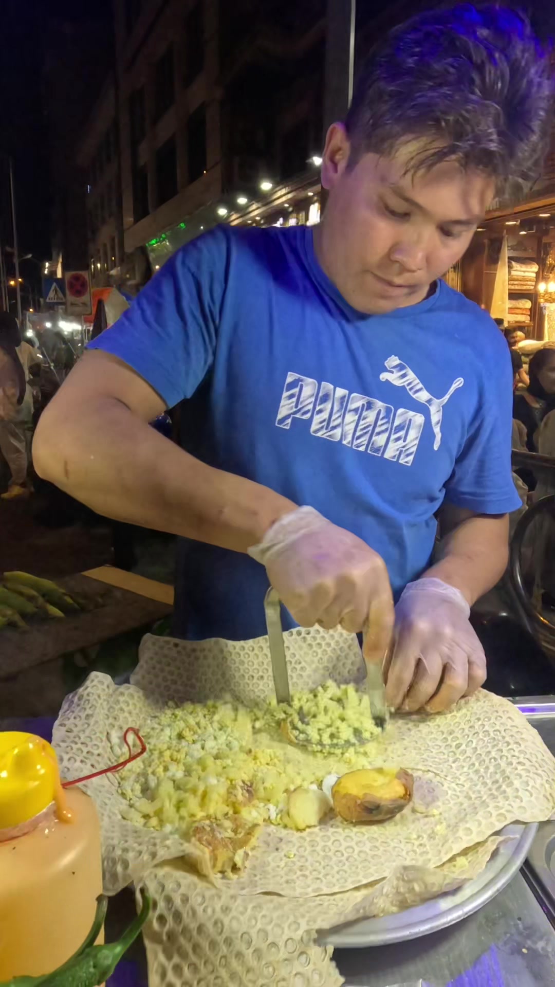 mr-taster-tiktok-on-pinno-famous-street-food-on-tehran-potato-and