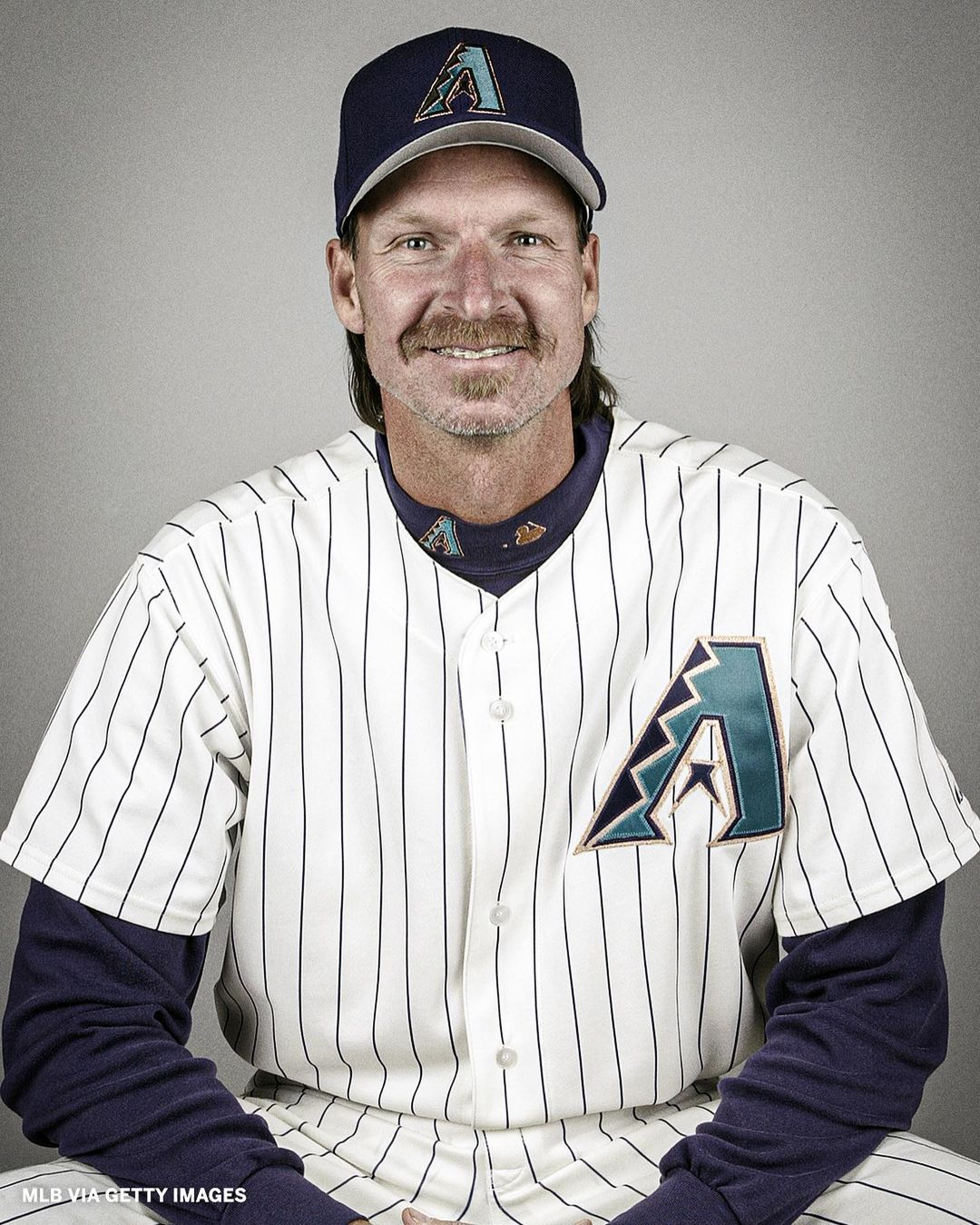 Randy Johnson is doing side quests ⚾📸 (h/t NFL_DovKleiman/TW)