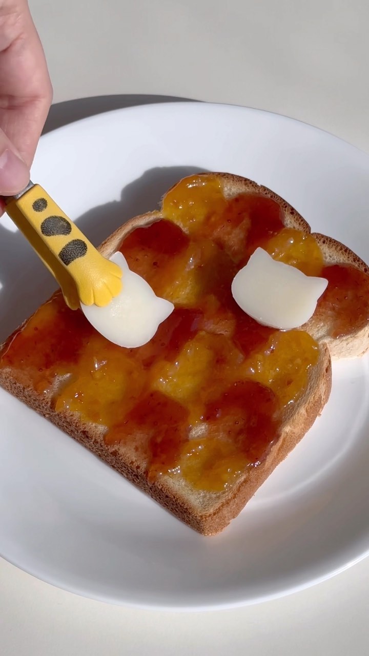 greenteasoylatteeinstagram on Pinno 체인소맨의 덴지 토스트 Chainsaw Man’s Denji