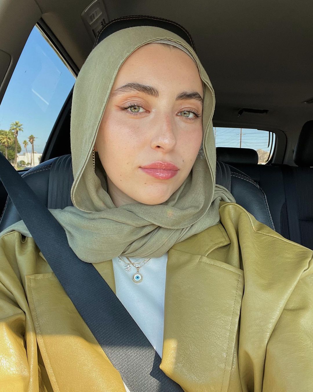 mariam-kudsi-instagram-on-pinno-same-selfie-different-font