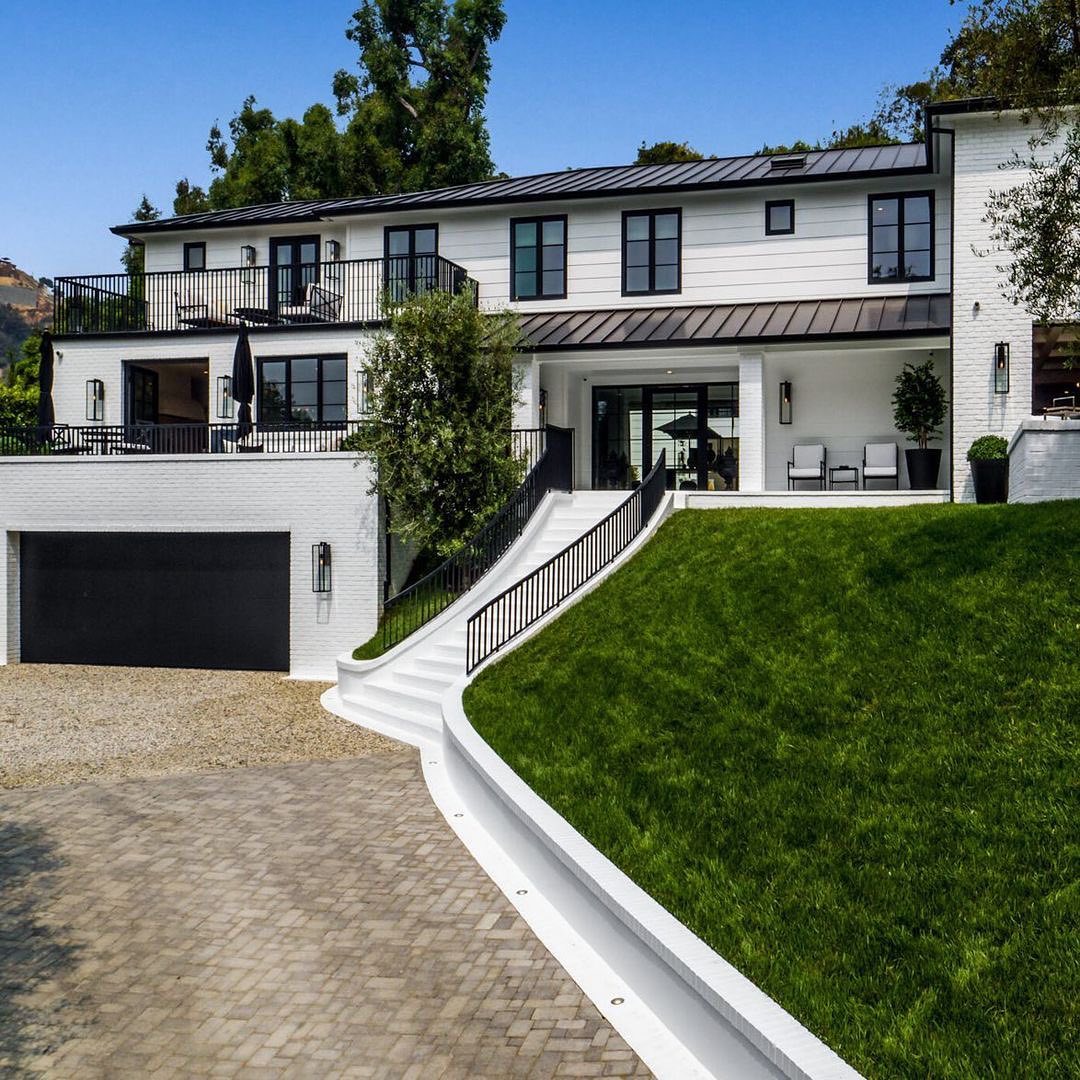 Inside Rihanna's new house—a $13.8M mansion in Beverly Hills