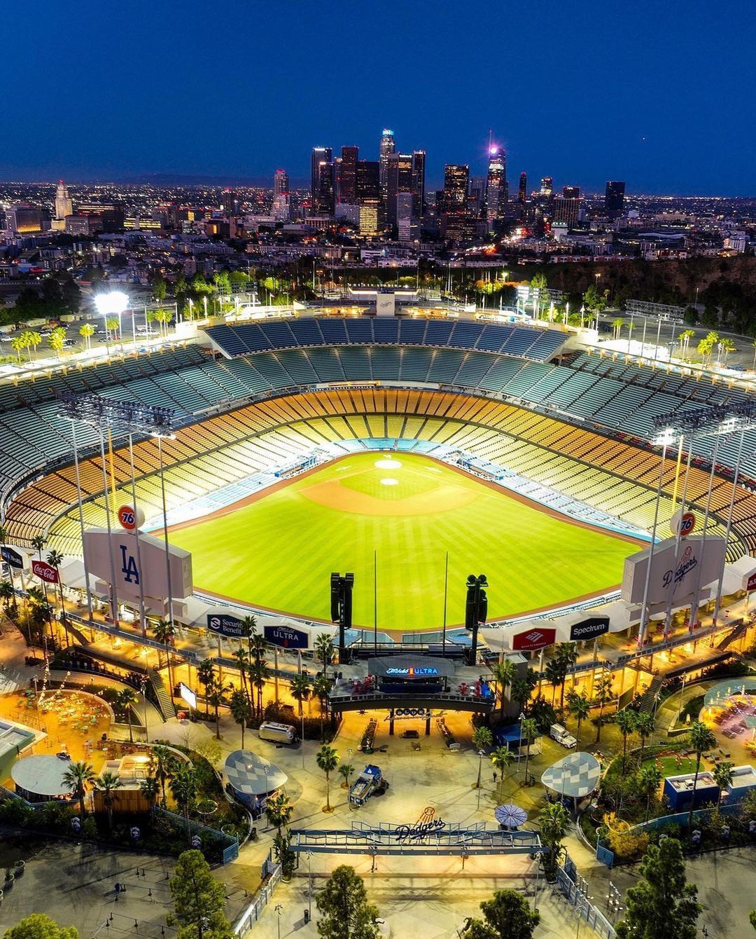 Exploring Los Angeles Dodgers Baseball Stadium 