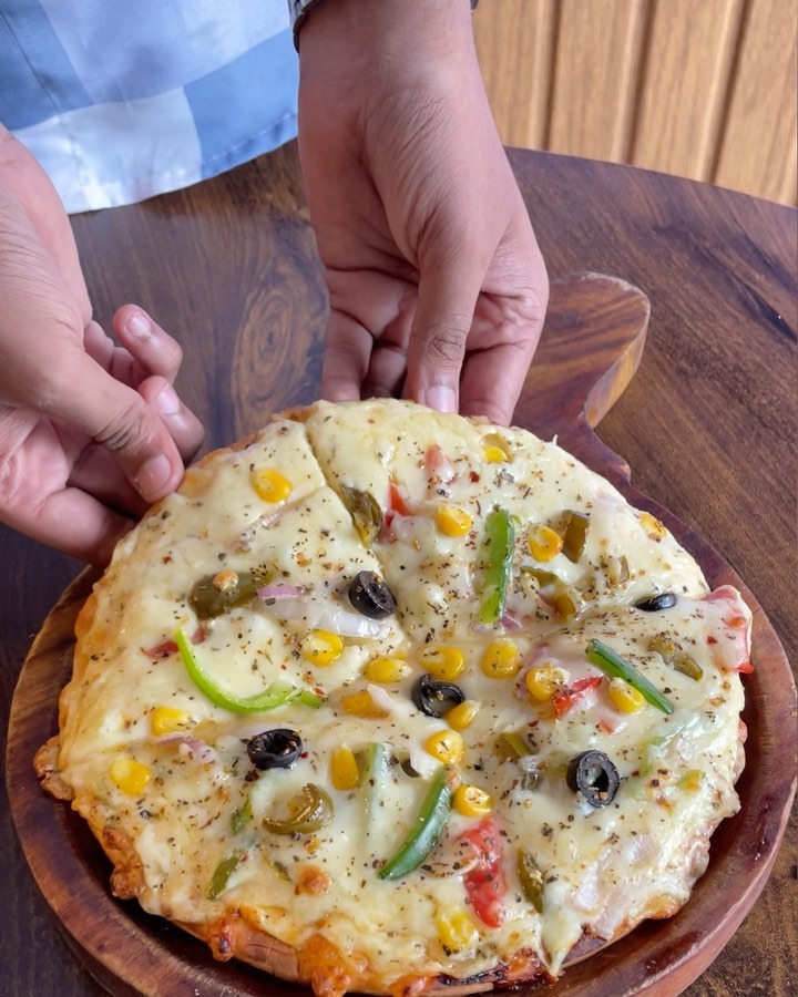 foodieniksinstagram on Pinno Pizza 😍 Follow foodieniksinstagram U...