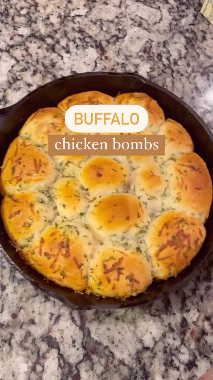 thefoodie.101@instagram on Pinno: RECIPE⬇️ buffalo chicken bombs 🤤 🎥 Cre...